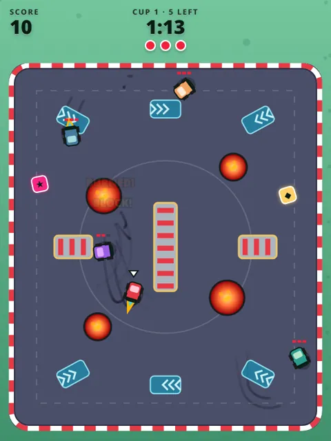 Circuit Wreckers gameplay: karts battling around bumpers and hazards in a top-down arena